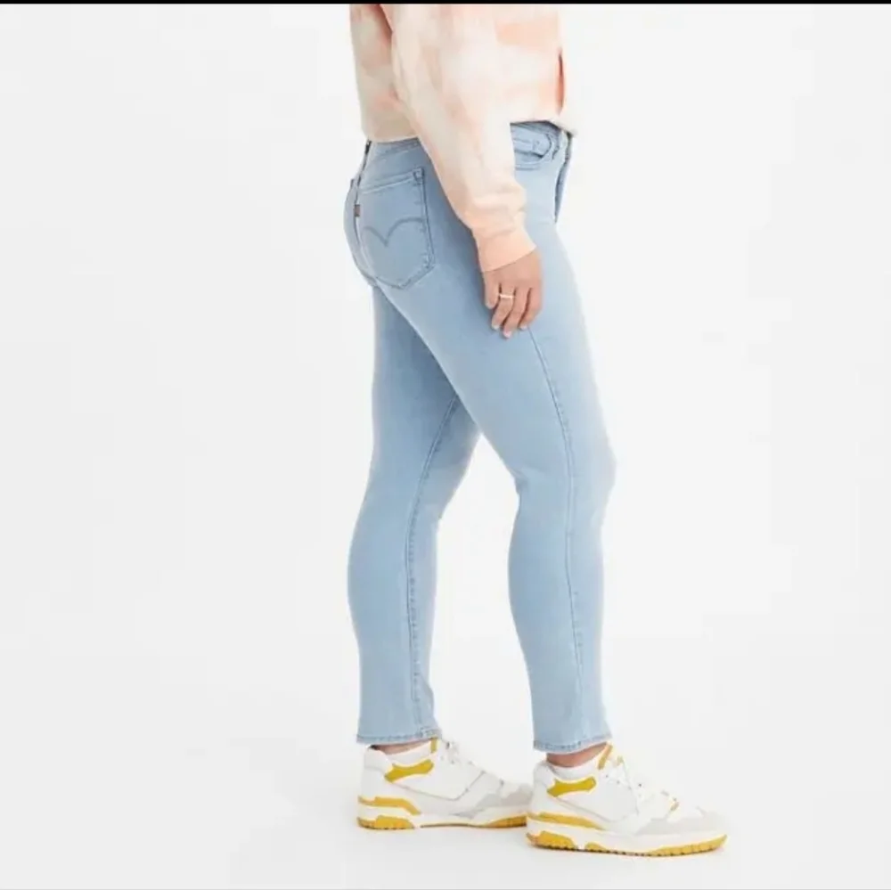 New Women's Levi Stratus 311 Body Shape Skinny Jeans Multiple Sizes - Picture 3 of 3